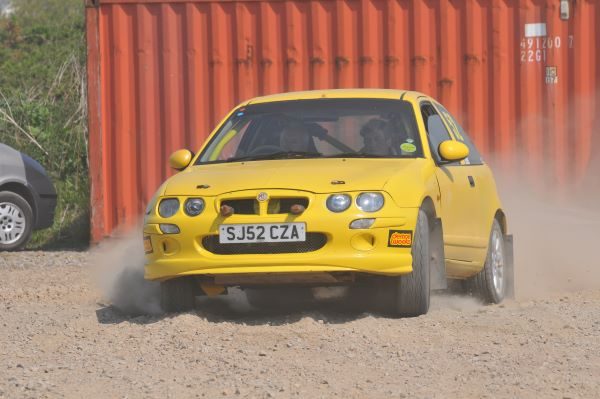 Yellow MG ZR rally car