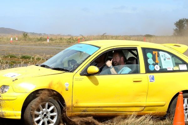 Yellow MG ZR rally car